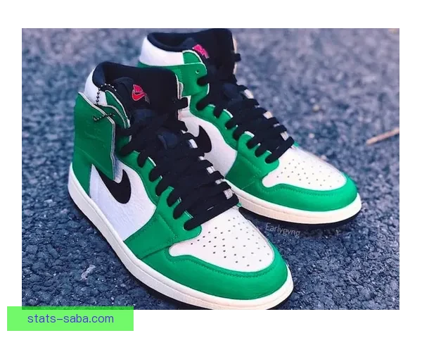 阿森纳二六二七赛季客场球衣亮相学院海军蓝红黄点缀风格